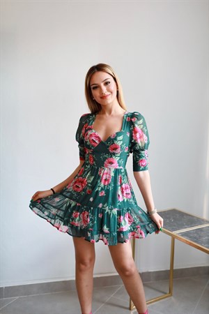 TheElsa | GİYİM | TAKI | Yeşil Çiçekli Fırfırlı Şifon ElbiseELBİSEYeşil Çiçekli Fırfırlı Şifon Elbise